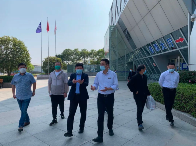 都市城際公交:市道路運輸服務(wù)中心督導(dǎo)南昌長途汽車西站疫情防控工作