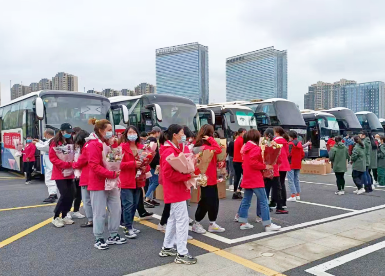 九江長運:共青公司順利完成運送援昌醫(yī)護(hù)人員返贛任務(wù)