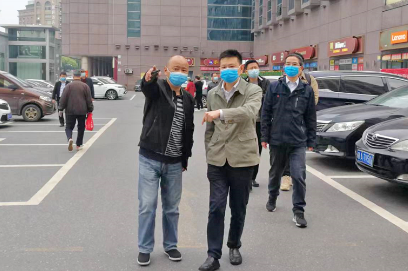 黃俊督導(dǎo)長運物業(yè)、大通物流疫情防控工作