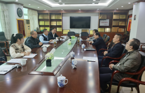 鷹潭市交通運(yùn)輸局、鷹潭公交赴景德鎮(zhèn)學(xué)習(xí)考察“城鄉(xiāng)公交一體化”工作