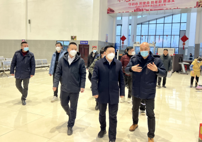 縣委副書記、縣長王宗華檢查指導鄱陽長運春運工作