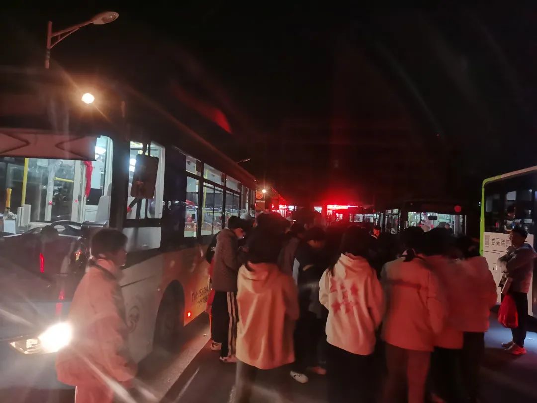景德鎮(zhèn)長(zhǎng)運(yùn):樂(lè)平中專學(xué)校直通公交車受歡迎