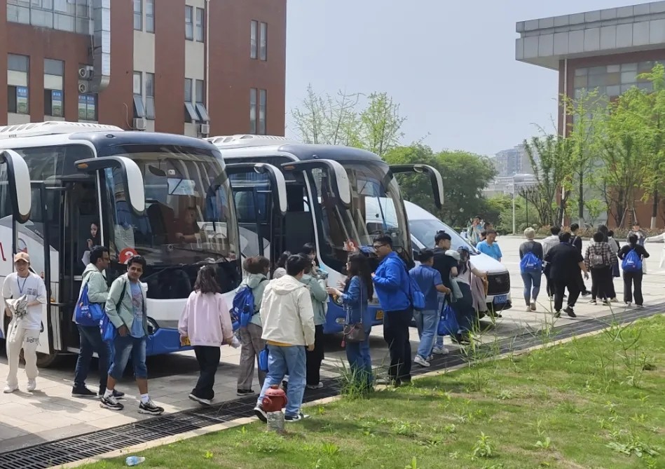 九江長(zhǎng)運(yùn):旅游分公司圓滿(mǎn)完成全球青少年模擬世界遺產(chǎn)大會(huì)運(yùn)輸保障工作
